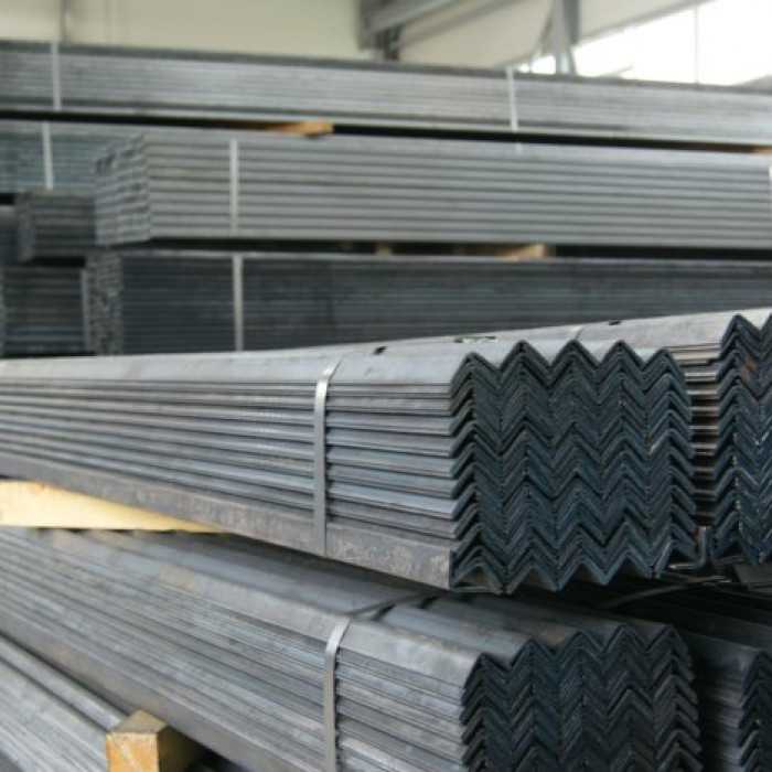 Уголок горячекатаный равнополочный 32х32х4 мм 6 м